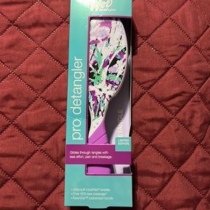 Wet brush Pro detangler STREET ART PURPLE NEW BNIB limited edition